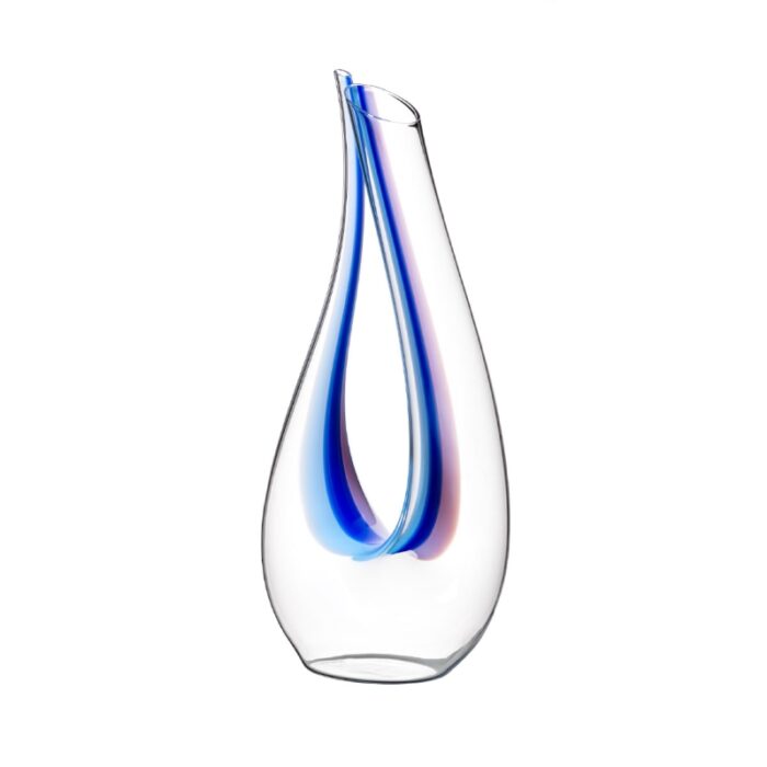 Vinkaraffel i med skulpturell form i klart glass kombinert med farget glass i striper av blå og lilla