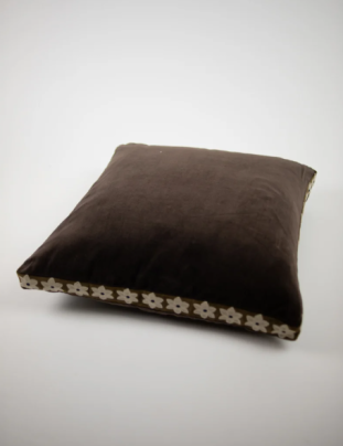 O&J_daisy_putetrekk_60x60_kaffe